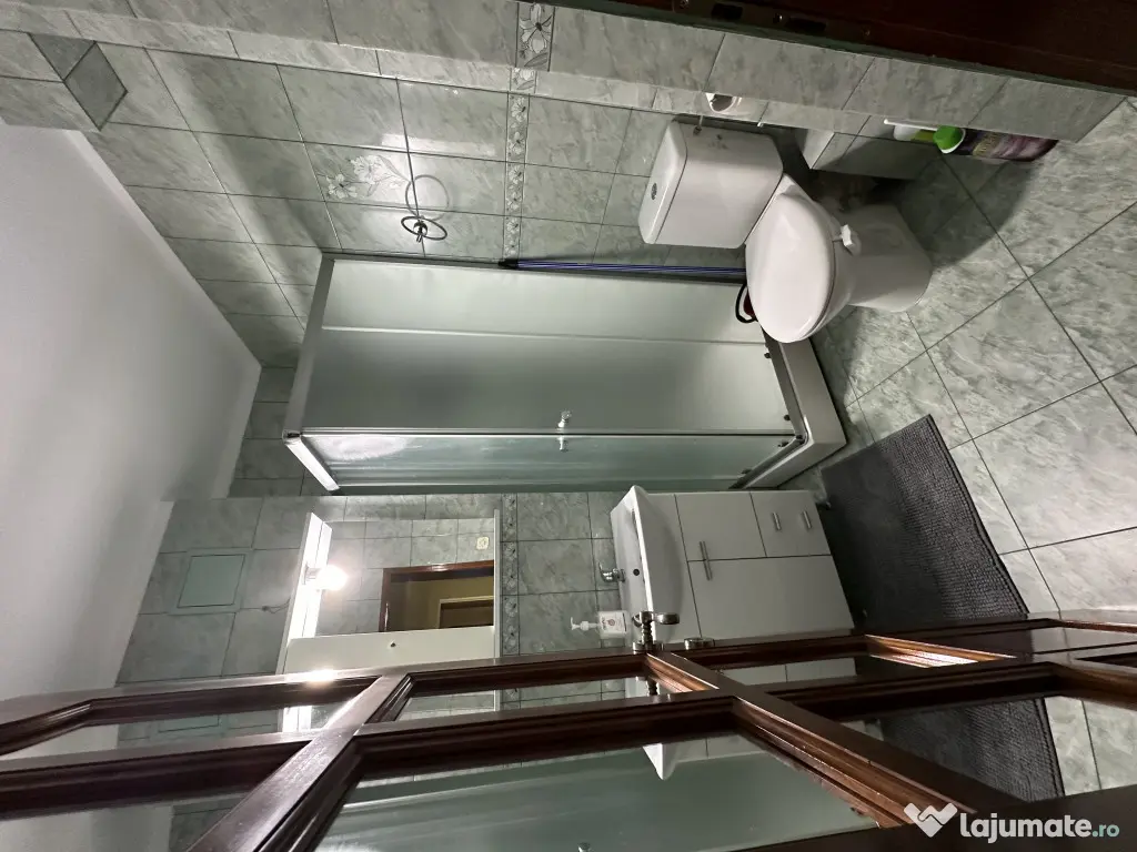 Proprietar inchiriez apartament decomandat 4 camere 2 bai