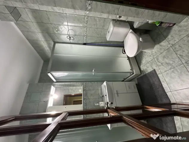 Proprietar inchiriez apartament decomandat 4 camere 2 bai