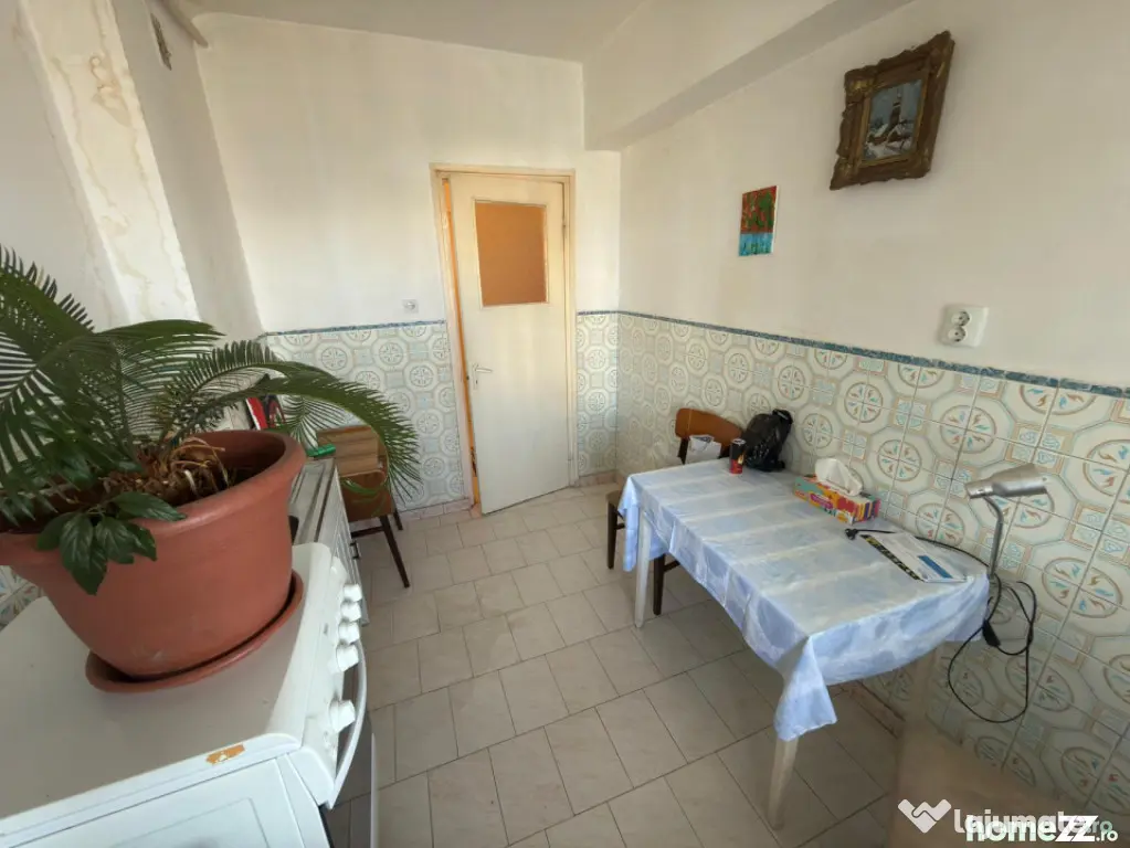 Apartment cu 3 camere, bloc 1981- ULTRACENTRAL - Ploiesti (Prahova)