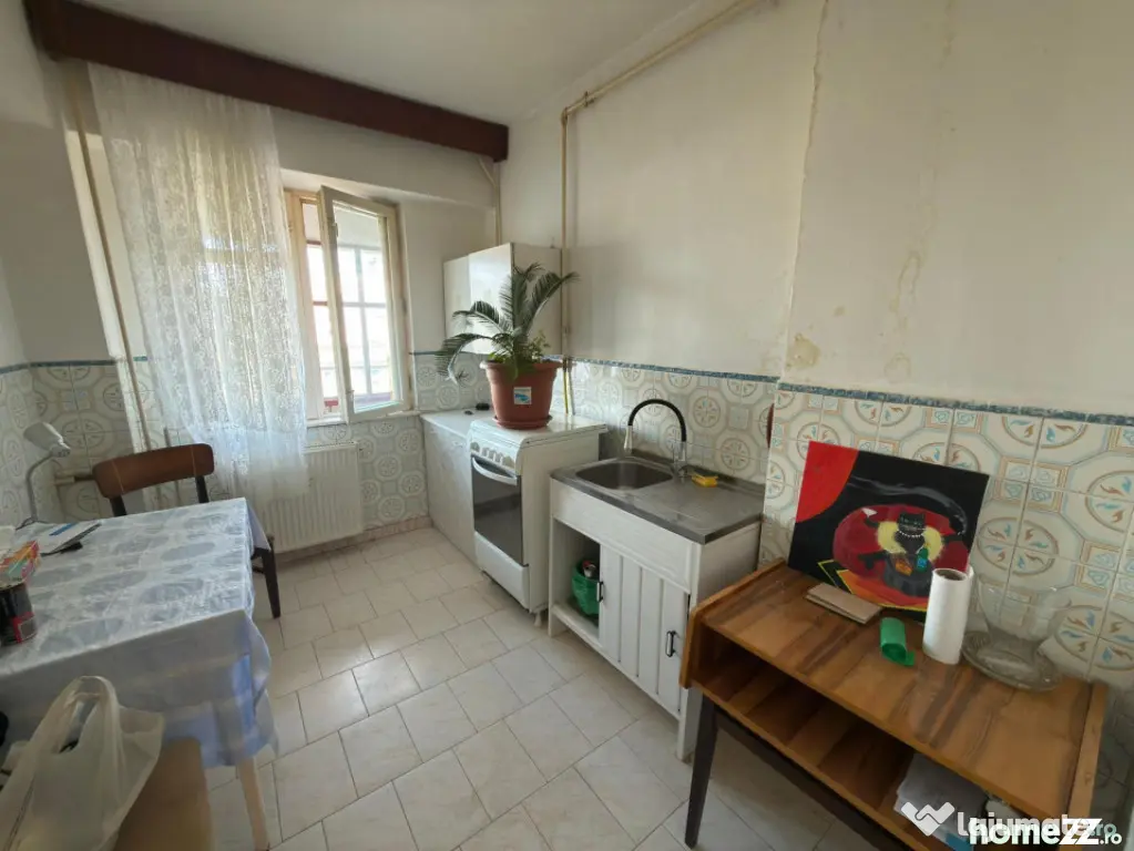 Apartment cu 3 camere, bloc 1981- ULTRACENTRAL - Ploiesti (Prahova)