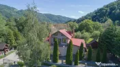 Casă de vacanță cu 9 camere de vânzare Moieciu de Jos