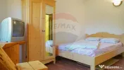 Casă de vacanță cu 9 camere de vânzare Moieciu de Jos