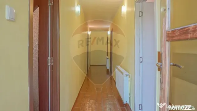Casă de vacanță cu 9 camere de vânzare Moieciu de Jos