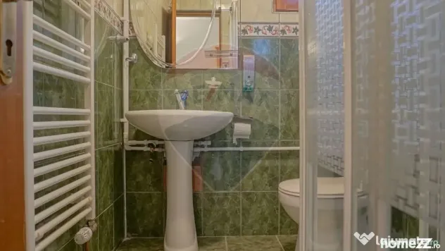 Casă de vacanță cu 9 camere de vânzare Moieciu de Jos