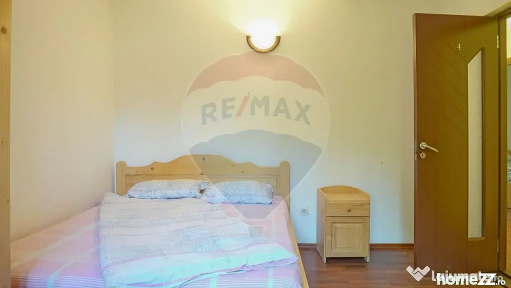 Casă de vacanță cu 9 camere de vânzare Moieciu de Jos