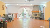 Casă de vacanță cu 9 camere de vânzare Moieciu de Jos