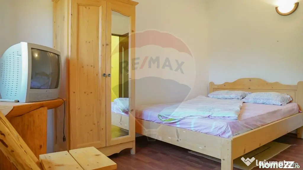 Casă de vacanță cu 9 camere de vânzare Moieciu de Jos