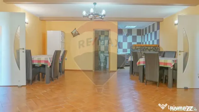 Casă de vacanță cu 9 camere de vânzare Moieciu de Jos