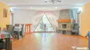Casă de vacanță cu 9 camere de vânzare Moieciu de Jos