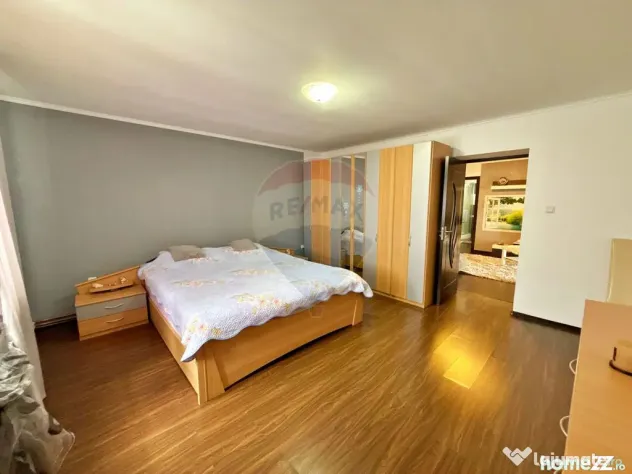 Casă mobilată și utilată, renovată complet, teren 1....