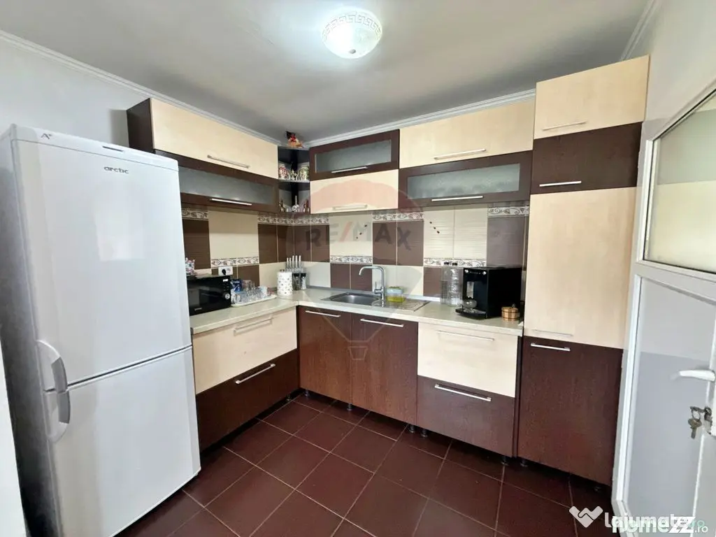 Casă mobilată și utilată, renovată complet, teren 1....