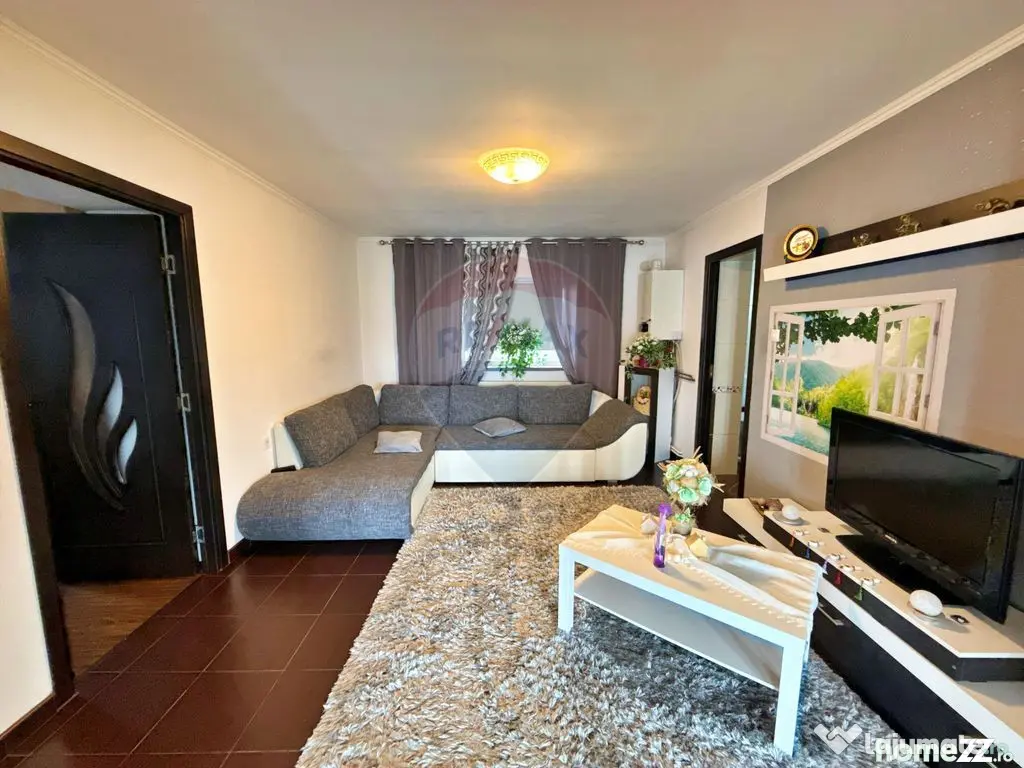 Casă mobilată și utilată, renovată complet, teren 1....