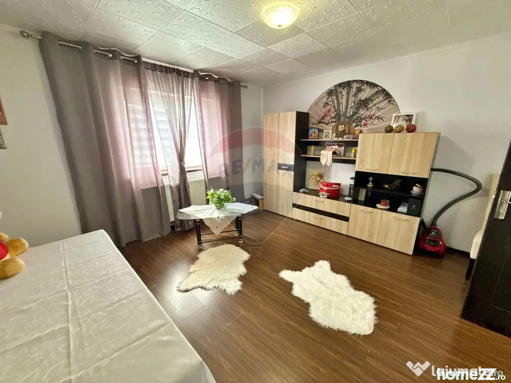 Casă mobilată și utilată, renovată complet, teren 1....