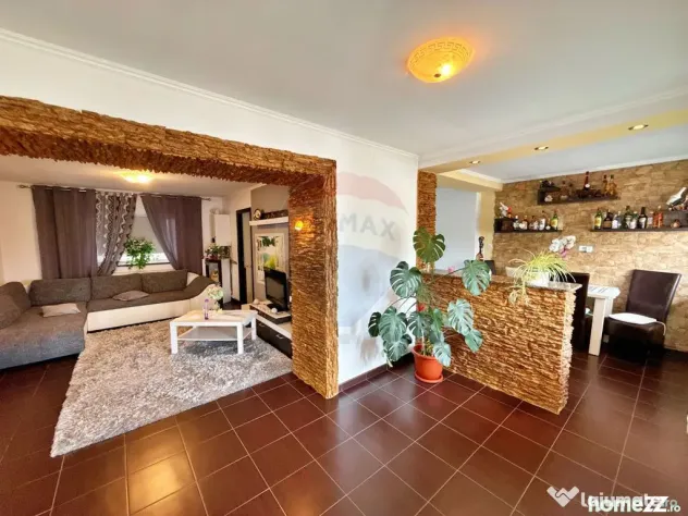 Casă mobilată și utilată, renovată complet, teren 1....