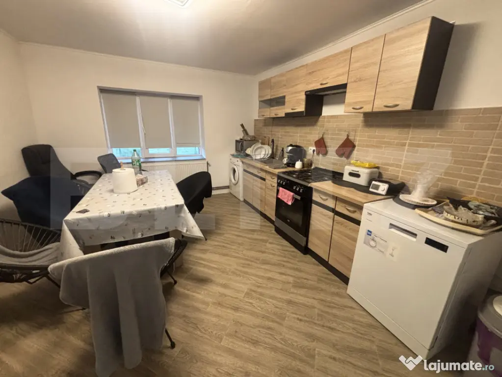 Casa de vanzare, in zona linistita, cu 5 dormitoare