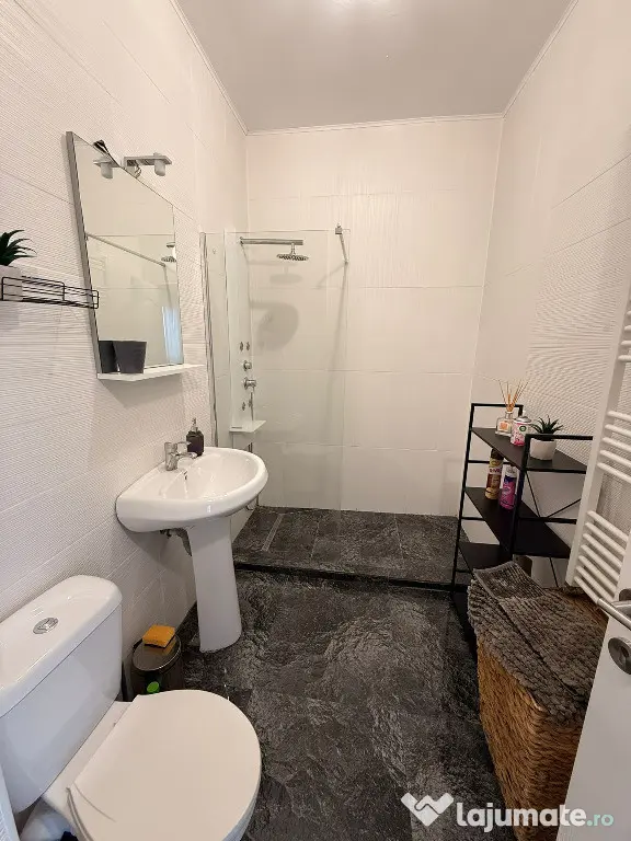 Apartament 2 camere semidecomandat bloc cu lift zona Eroilor