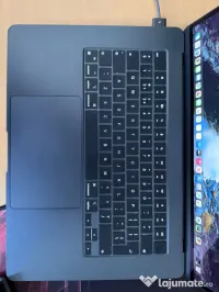 Vând MacBook Air 15 inch, Procesor M2, 8GB RAM, 256GB SSD, 100% sănătate baterie 