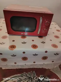 Cuptor cu microunde stare nou in garanție vindere urgent ! 