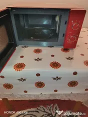 Cuptor cu microunde stare nou in garanție vindere urgent ! 