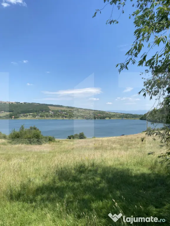 Teren intravilan 4.827 mp la doar 50 m de lac – Pădureni,