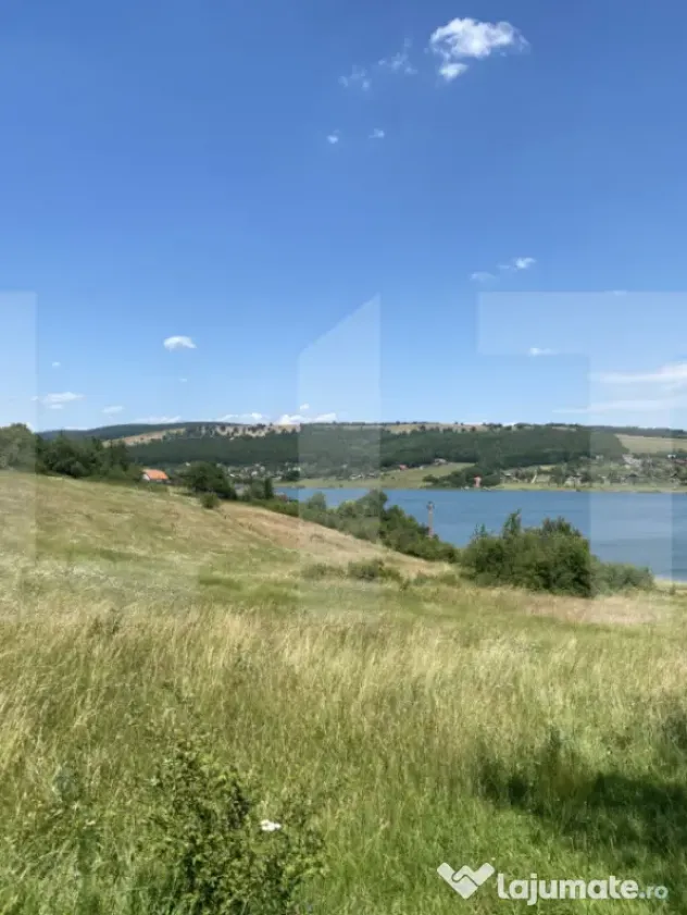 Teren intravilan 4.827 mp la doar 50 m de lac – Pădureni,