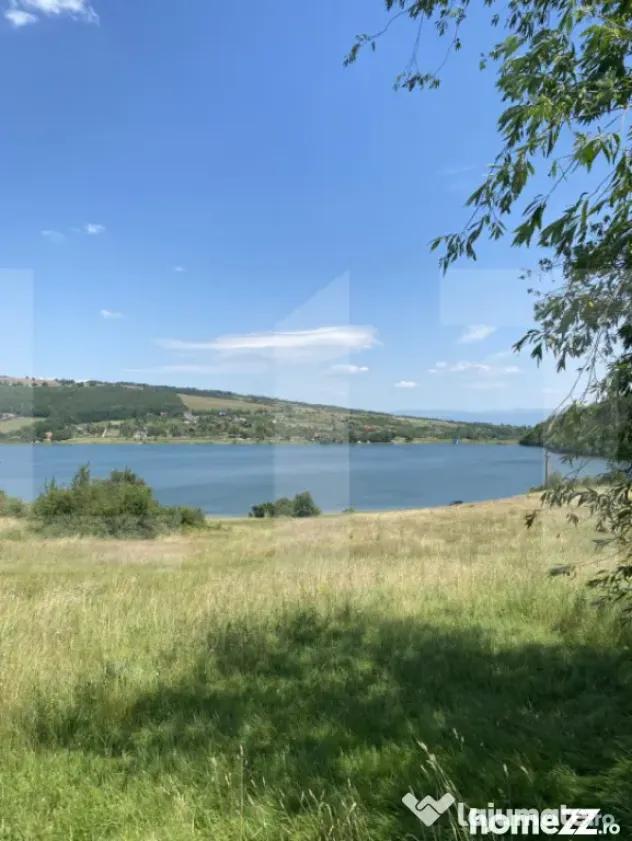 Teren intravilan 4.827 mp la doar 50 m de lac – Pădureni,