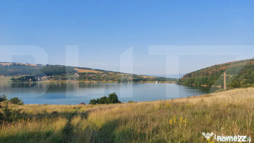 Teren intravilan 4.827 mp la doar 50 m de lac – Pădureni,