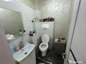 Apartament cu 3 camere de , zona Comisia Centrala 