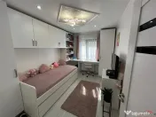 Apartament cu 3 camere de , zona Comisia Centrala 