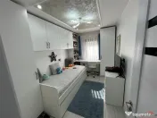 Apartament cu 3 camere de , zona Comisia Centrala 