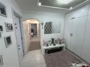 Apartament cu 3 camere de , zona Comisia Centrala 