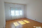 Soarelui - Scoala 30 - 3 Camere, Decomandat, 2 Bai, Etaj ... 