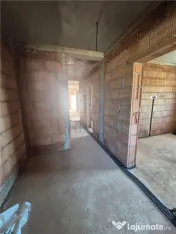 Duplex 4 camere - despartit prin CT - zona foarte buna - asf 