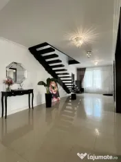 Duplex Ultrafinisat de Lux, 230 mp, zona La Soare 