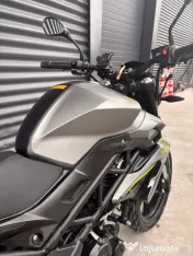 Motocicleta Benelli 
