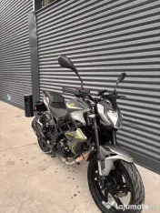 Motocicleta Benelli 