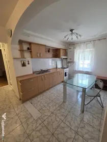 Inchiriez apartament 2 camere,decomandat,zona centrala,str. Tebea