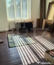 Casa spatioasa de vinzare,situata in centrul municipiului 