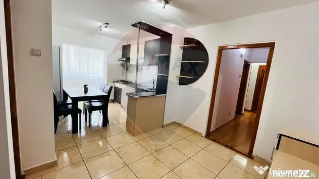 Apartament cu 3 camere de închiriat în zona Decebal