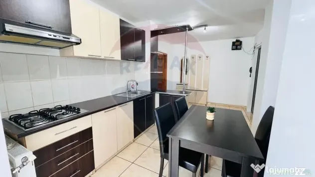 Apartament cu 3 camere de închiriat în zona Decebal