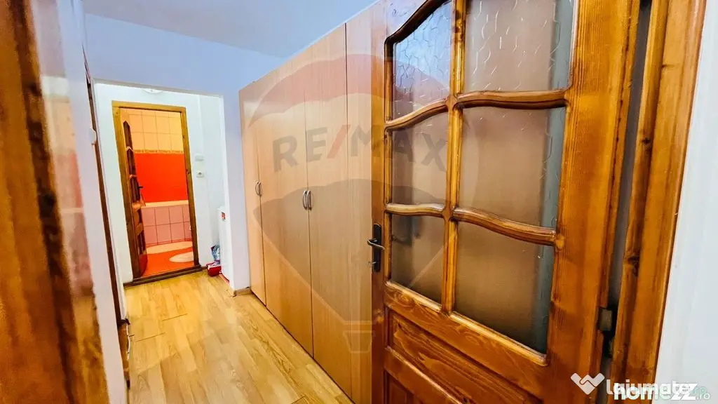 Apartament cu 3 camere de închiriat în zona Decebal