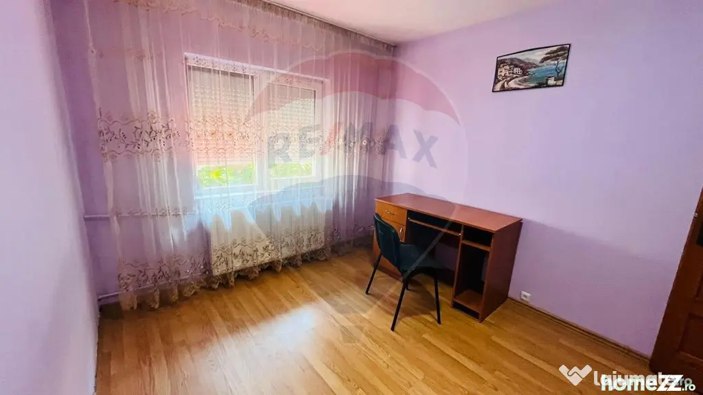 Apartament cu 3 camere de închiriat în zona Decebal