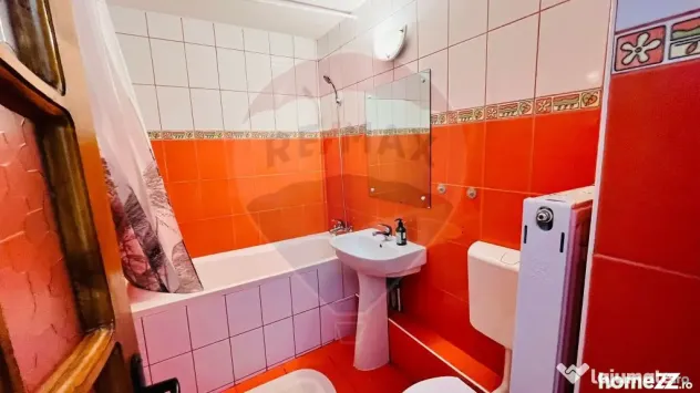 Apartament cu 3 camere de închiriat în zona Decebal