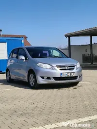 Honda FR-V cu 3 locuri în față 