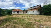 DOUĂ CORPURI DE CASĂ TEREN INTRAVILAN 6997 MP BUGHEA DE... 