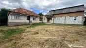 DOUĂ CORPURI DE CASĂ TEREN INTRAVILAN 6997 MP BUGHEA DE... 