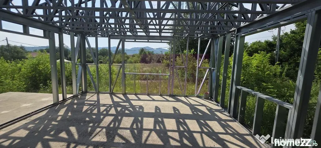 Casa pe structura metalica si teren de 757 mp de vanzare ...