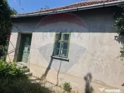 Casă cu gradina mare in Boiu