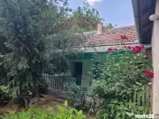 Casă cu gradina mare in Boiu