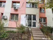 De spatiu comercial la parterul unui bloc 3 camere 